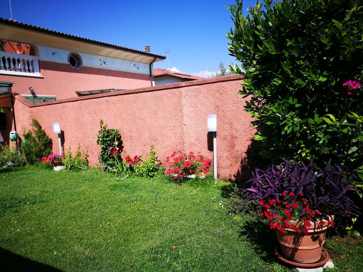 Giusy Bed And Breakfast Marina Di Carrara Buitenkant foto
