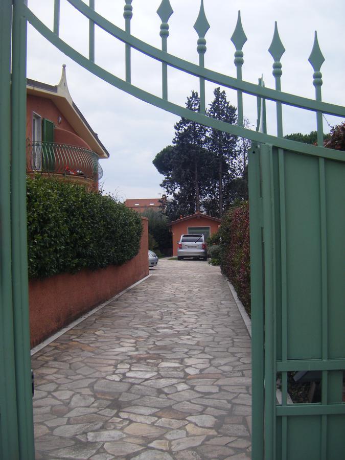 Giusy Bed And Breakfast Marina Di Carrara Buitenkant foto