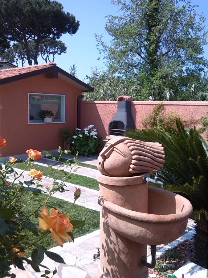 Giusy Bed And Breakfast Marina Di Carrara Buitenkant foto
