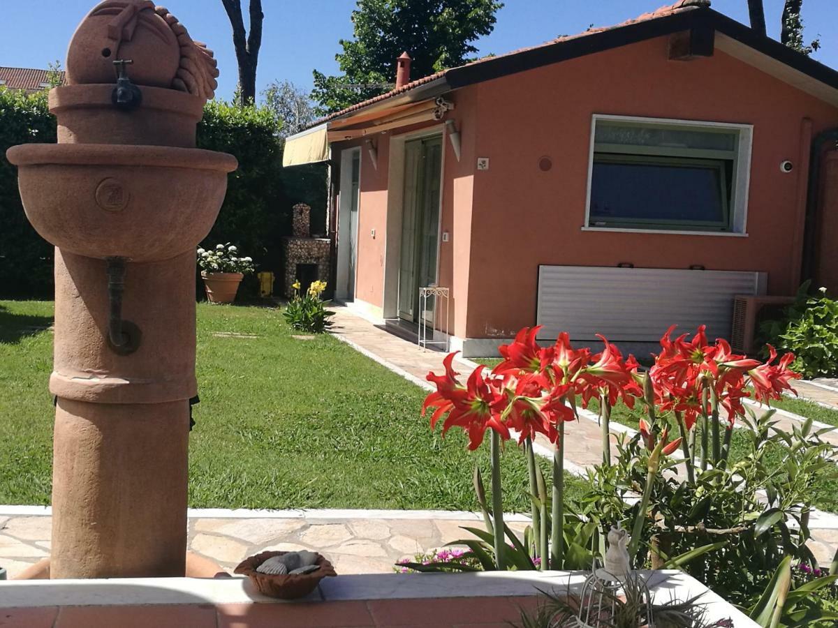 Giusy Bed And Breakfast Marina Di Carrara Buitenkant foto