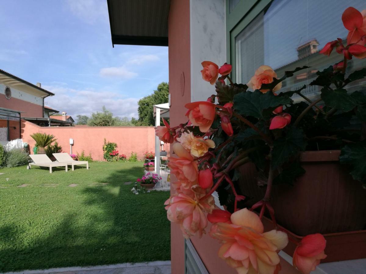 Giusy Bed And Breakfast Marina Di Carrara Buitenkant foto